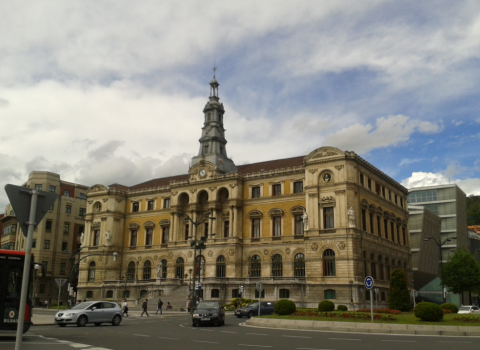 El ayuntamiento de Bilbao diseña un plan integral  y transversal para mitigar los efectos del calor extremo 