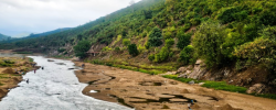 Las comunidades del distrito de Chikwawa, Malawi, están cada vez más expuestas a inundaciones y otros riesgos relacionados con el clima que provocan desplazamiento y amenazan los medios de vida. 