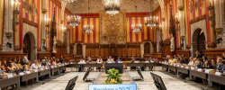 Sesión de inicio del proyecto "Barcelona a 50 ºC" en el Saló de Cent el 15 de julio de 2026.