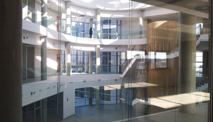 Interior del edificio IMDEA Energía.